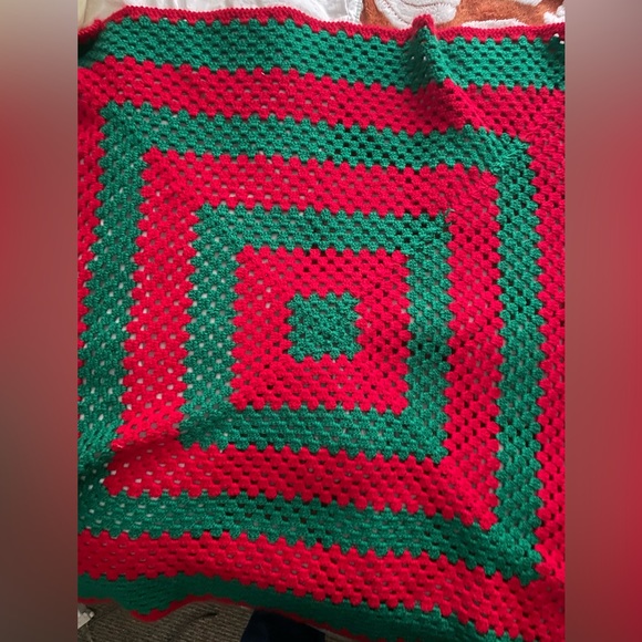 CROCHET multipurpose blanket acrylic wool, 41'x41'x41'x41'. Red-Green. Handmade - Picture 10 of 17